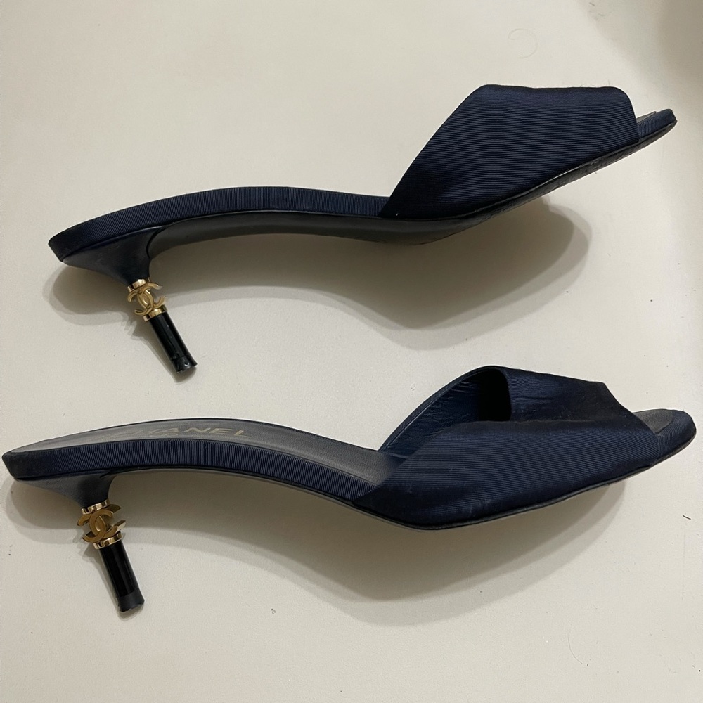 Chanel kitten slides size 40